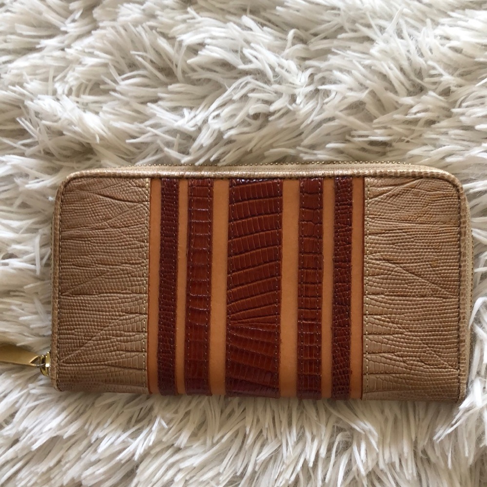 Brahmin wallet like new